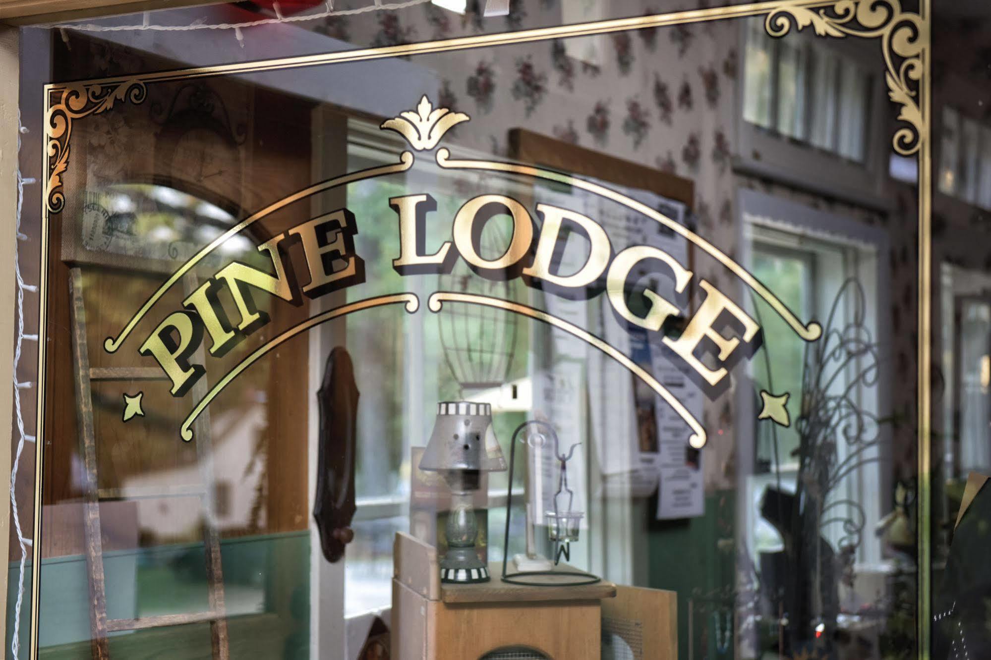 Pine Lodge Bristol Exterior foto